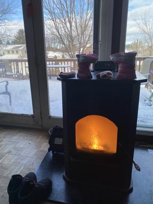 Summers Heat 2200-sq ft Pellet Stove with 120-lb Hopper (EPA Approved) in  the Pellet Stoves department at Lowes.com