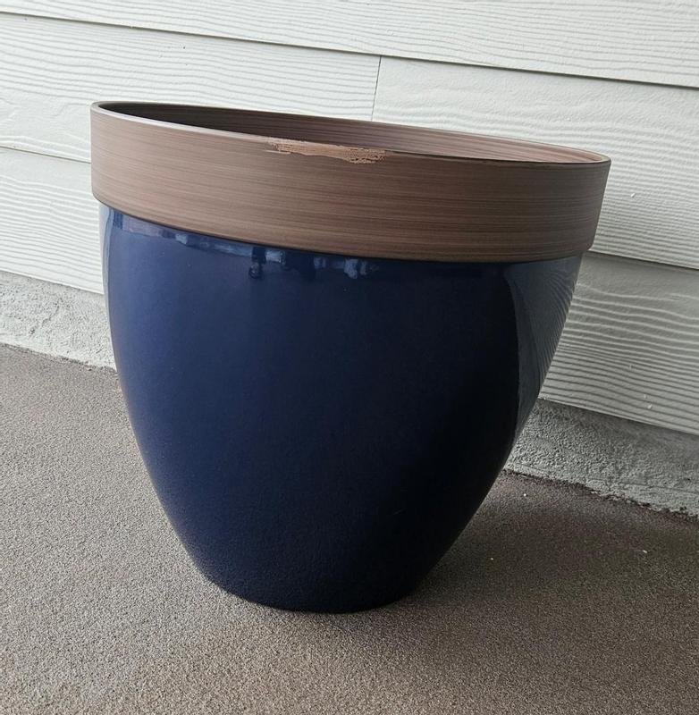 Southern Patio Round 15-in W Large Red Resin Outdoor Planter HDR ...