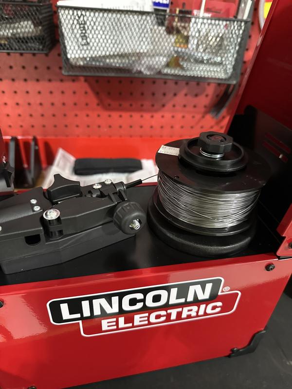 Lincoln Electric 90i FC Flux Core Wire Feed Weld-PAK Welder, 120V Welding  Machine, Portable w/Shoulder Strap, Protective Metal Case, Best for Small  Jobs, K5255-1: : Tools & Home Improvement