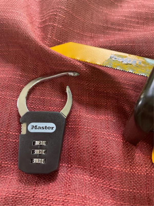 Master Lock Resettable Combination Padlock, 1-9/16-in Wide x 7/8-in Shackle