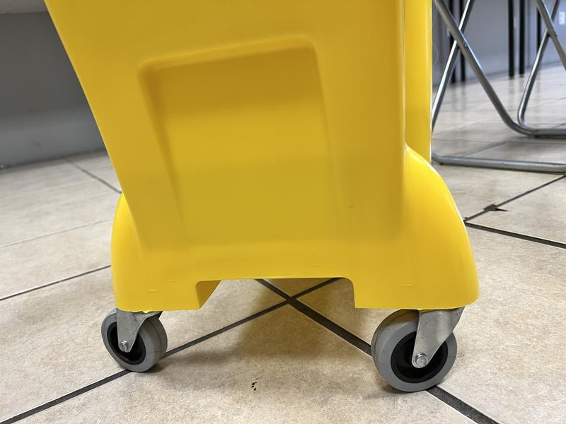 Tandem 31-Quart Bucket/Wringer Combo Yellow Rubbermaid Commercial