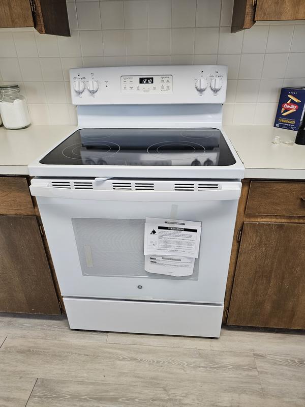 GE 30-inch Freestanding Electric Range with Self-Clean Oven JB645DKWW