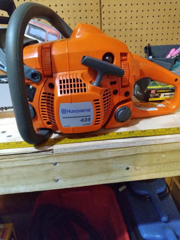 Husqvarna 435 40.9-cc 2-cycle 16-in Gas Chainsaw in the Chainsaws  department at