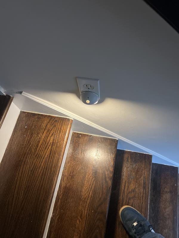 Utilitech White LED Motion Sensor Auto On/Off Night Light NL-CIRC-PI2-1 ...