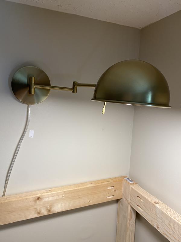 Origin 21 Serrett 5.8-in W 1-Light Brushed Gold Industrial Wall Sconce in  the Wall Sconces department at