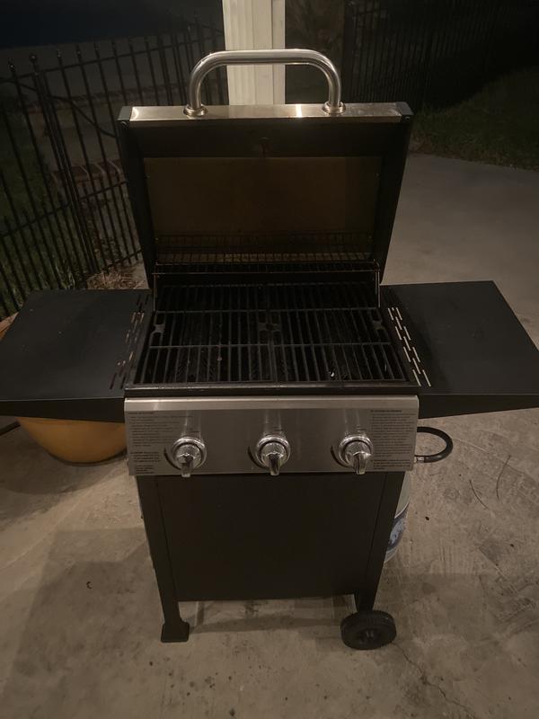 Master Forge Black and Silver/Porcelain and Stainless Steel 3-Burner Liquid  Propane Gas Grill in the Gas Grills department at