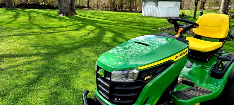 Cub Cadet Lawn Tractor XT1 - 42-in Cutting Deck - 19.5-HP Engine - Yellow