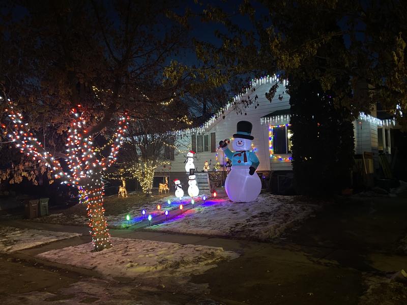 HOLIDAY LIVING Bonhomme de neige géant gonflable, Gemmy, 9 lumières DEL, 12  pi, multicolore 118162