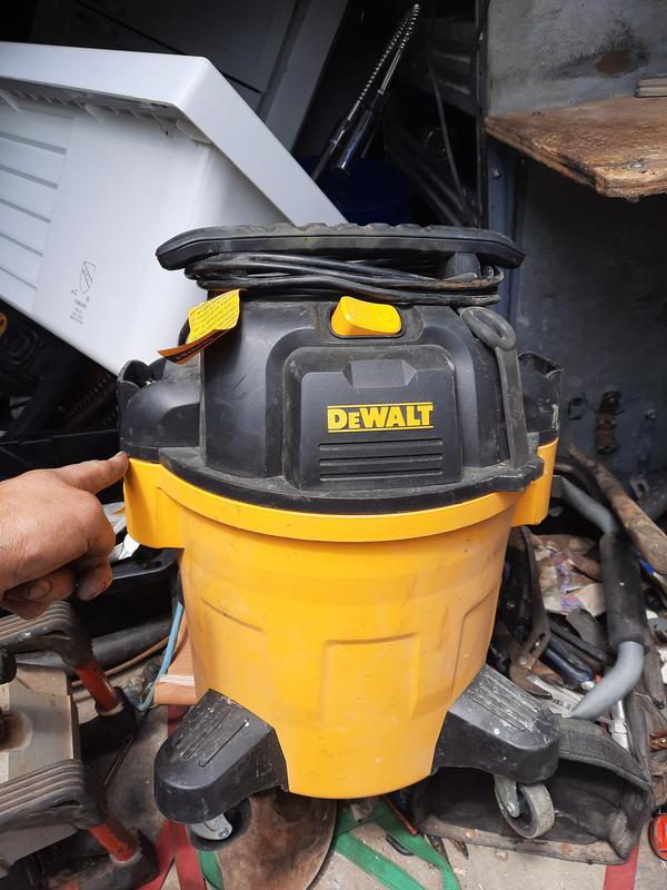 Aspirateur d'atelier eaux et poussières DeWalt 10 gallons 5 hp