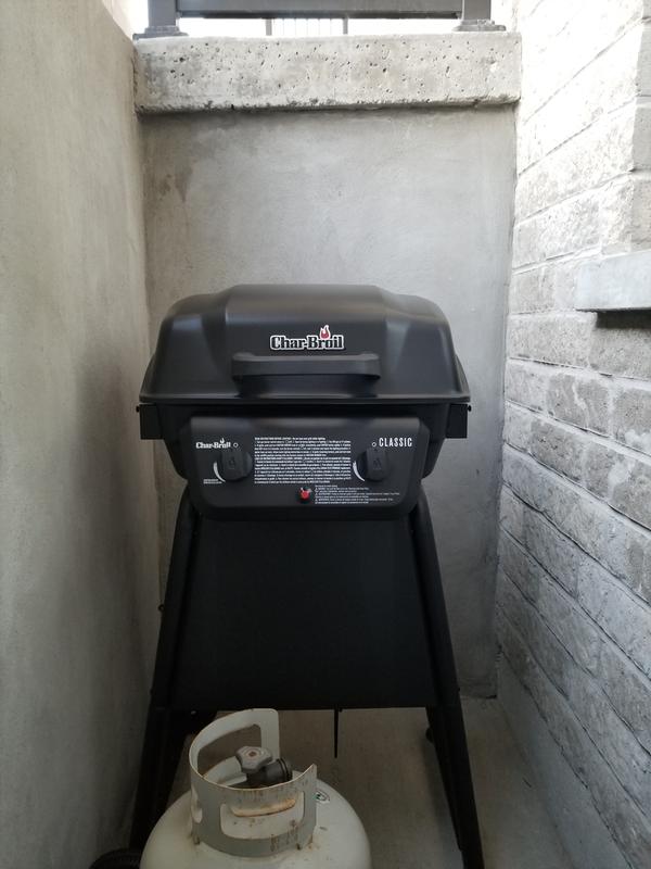 Char Broil Grill with Piezo Ignition Rogue Series Porcelain