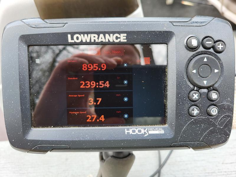 Lowrance HOOK Reveal 5 5 Display with SplitShot Transducer - 000
