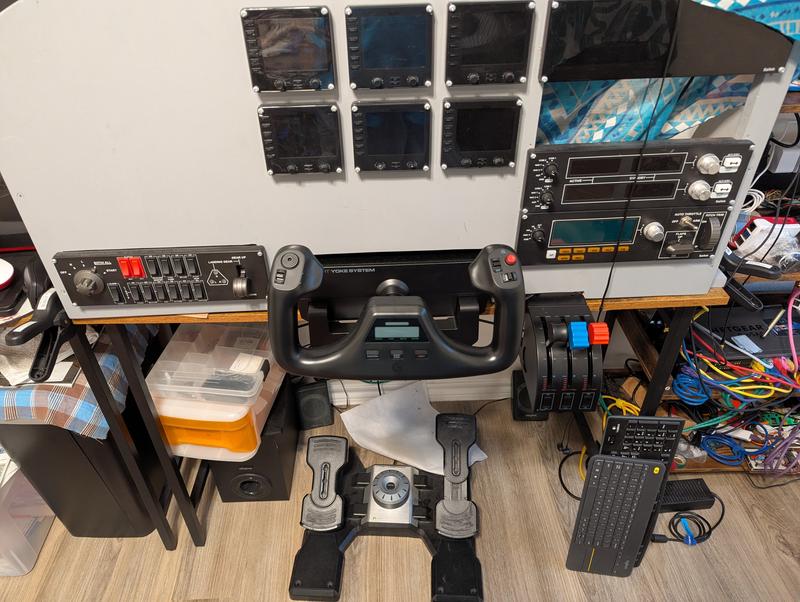 Saitek Professional Simulation Flight Yoke System and Throttle