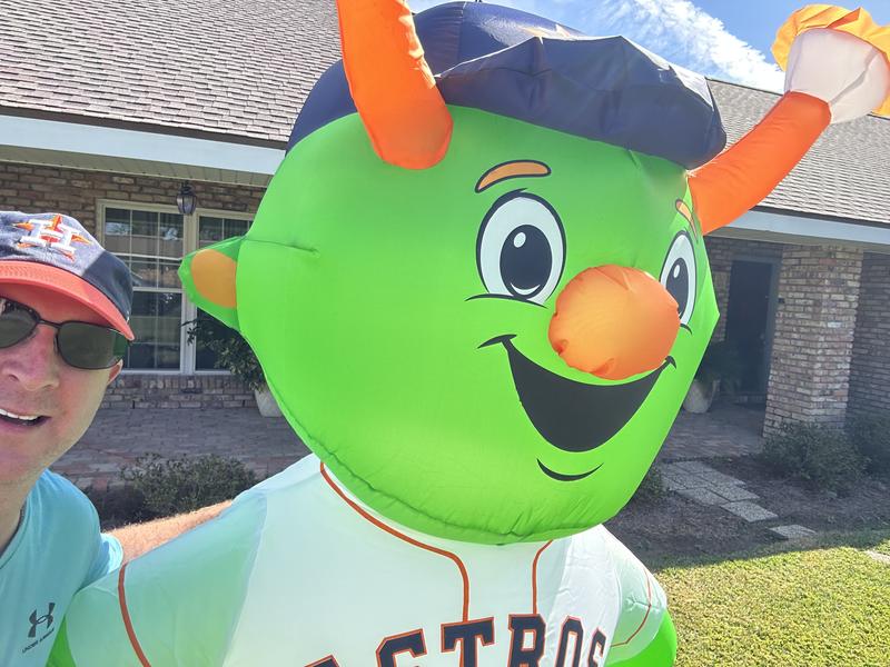 🚨 CUTE BABY ALERT 🚨 ‪I - Houston Astros Orbit