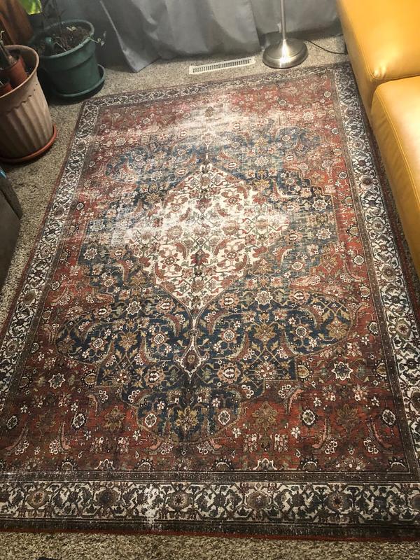 Lays down completely flat and has no curled edges