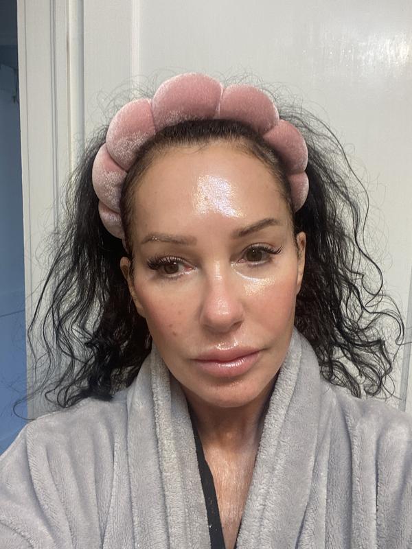 no makeup only this moisturizer ♥️
