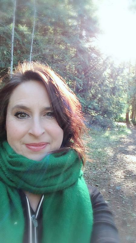 Hiking with L’Oreal’s Colour Riche Lipcour, Mica 620
