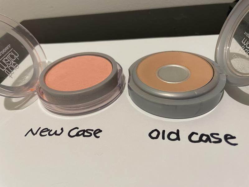 Note the new casing on left has a higher rim and the older casing on right is more flush with the powder.