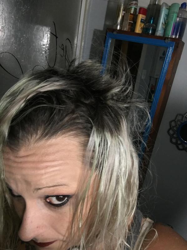 Notice the root grow out length, this was a week and half after noticing my hair breaking off