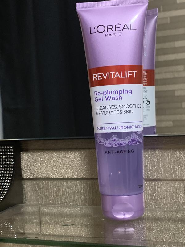 Hydrating face wash