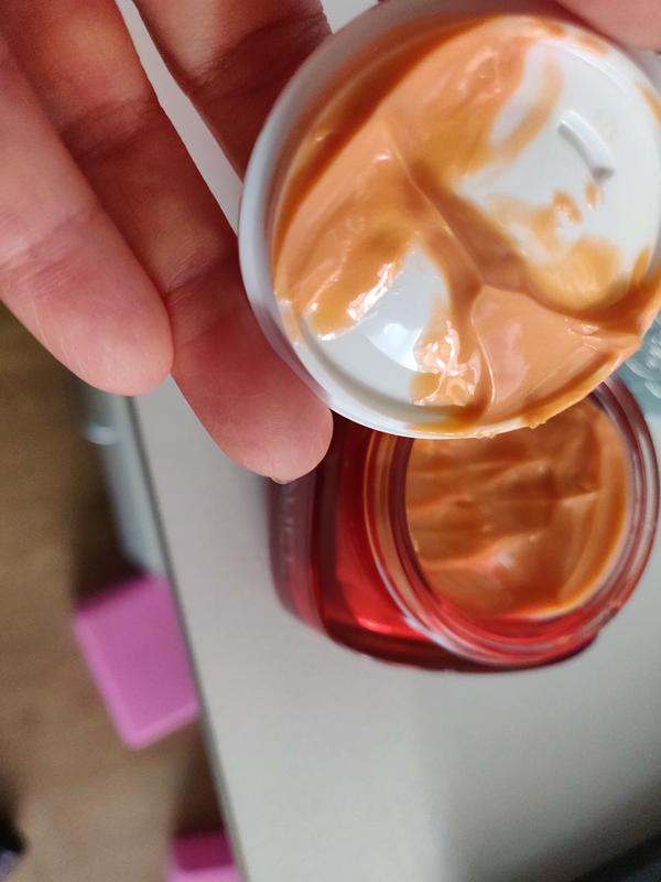 Beware it stains! (L'Oréal red cream)