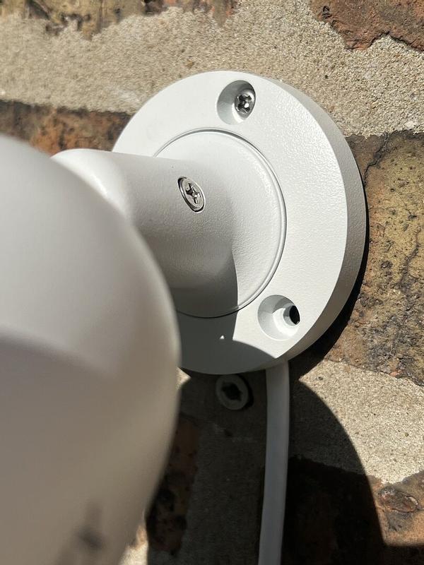 Lorex Outdoor 1 -Camera 4K Plug in Micro SD (not included) Security ...