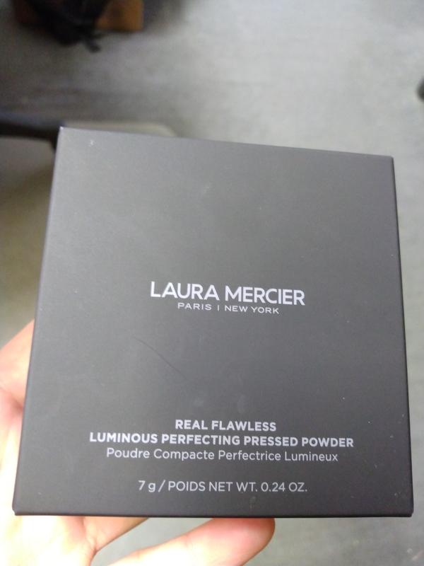 Real Flawless Luminous Perfecting Talc-Free Pressed Powder - Laura Mercier