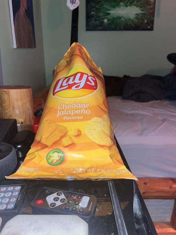 Lays Cheddar Jalapeño Chips – Large Family Size 235g, 4 Bags, Fresh From Canada