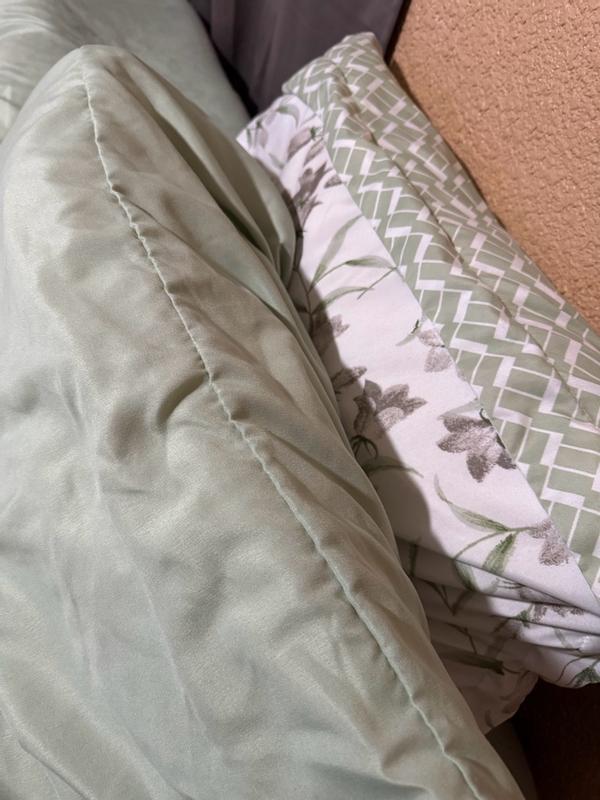 Customer carousel item 8.