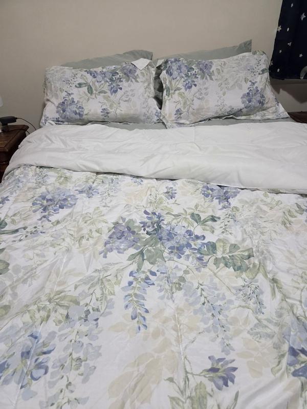 Customer carousel item 8.