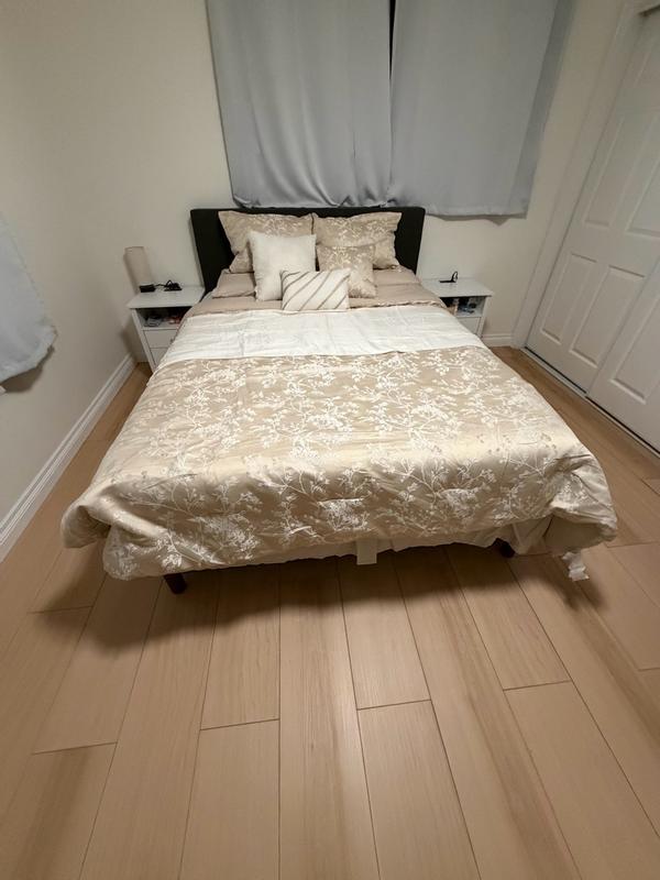 Customer carousel item 11.