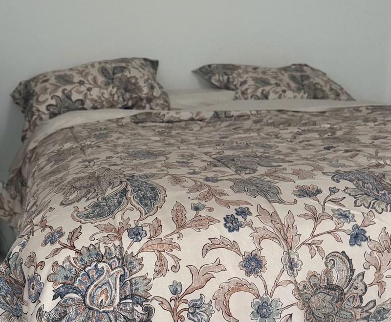 Customer carousel item 6.