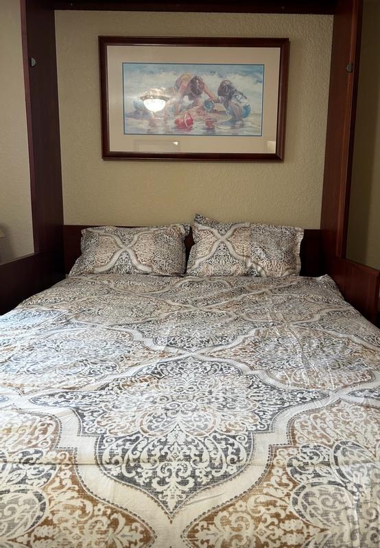 Customer carousel item 4.