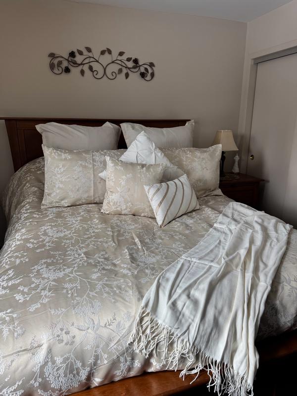 Customer carousel item 7.