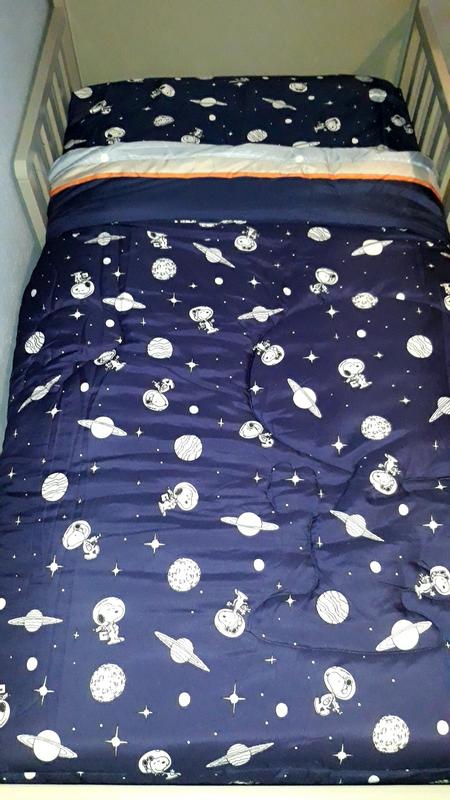 One design on the comforter!!