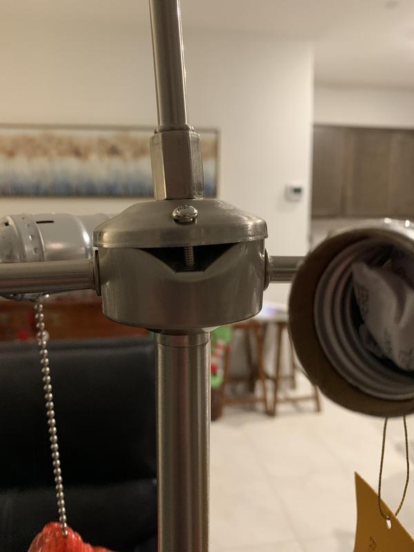 The cover where the rod is attached to the housing is poorly designed