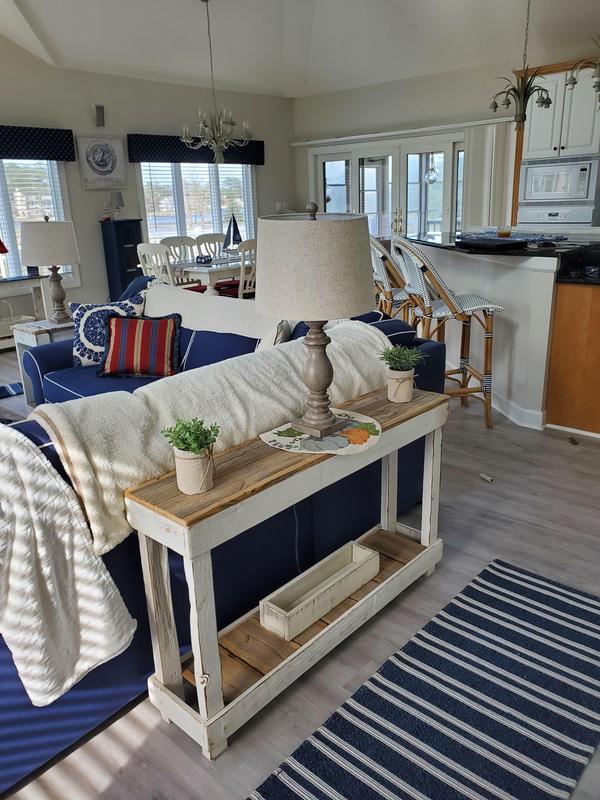 Great lamp for my sofa table.