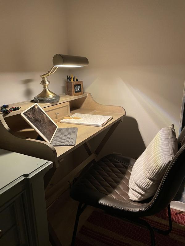 All I do is stare at this beautiful lamp.