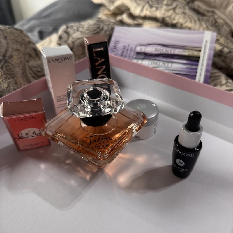 Trésor Eau de Parfum - Elegant Rose & Delicate Fruit - Lancôme