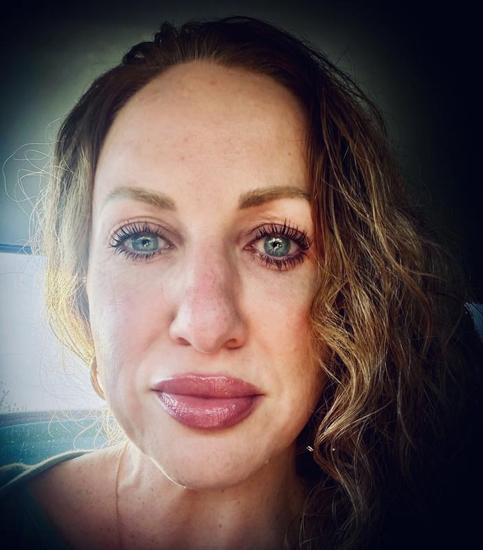 Customer photo for "Literally the PERFECT mascara"