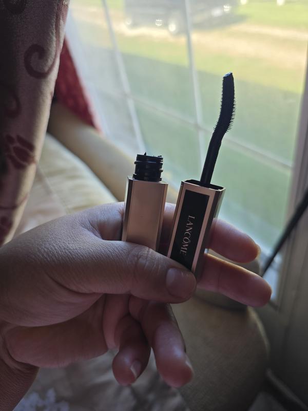 Customer photo for "I love blush pink and black, and see a mascara"