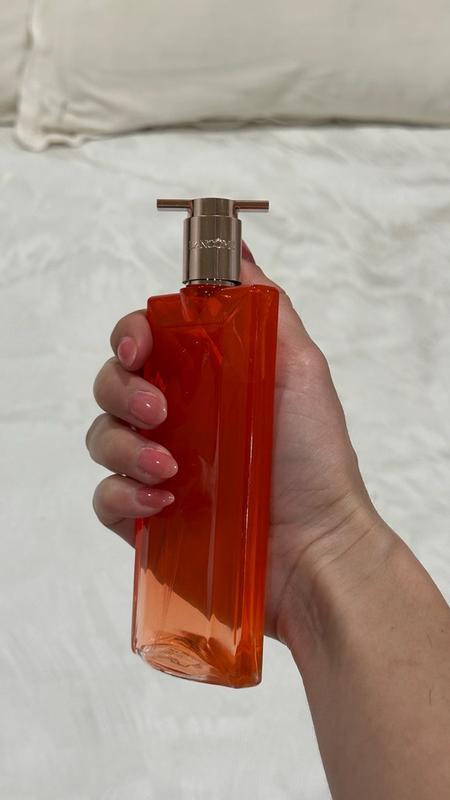 Customer carousel item 12.