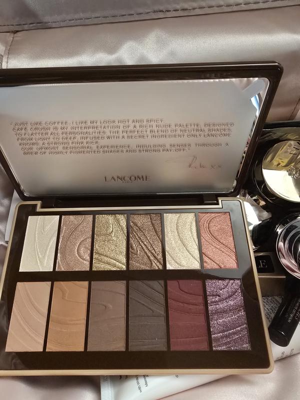 I love the eyeshadow palette - great colors!