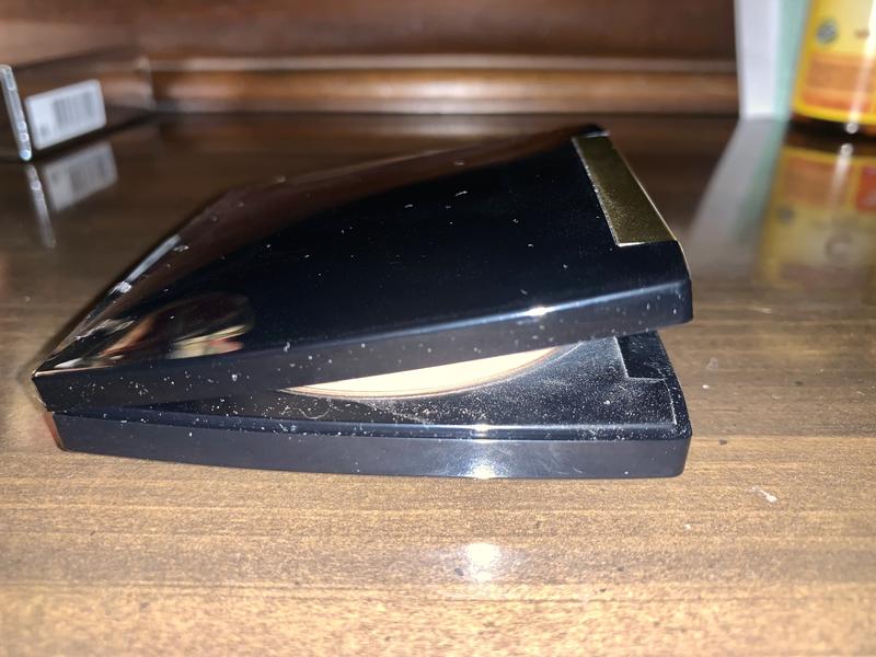 Customer photo for "Great Powder, Poor Applicator Design"