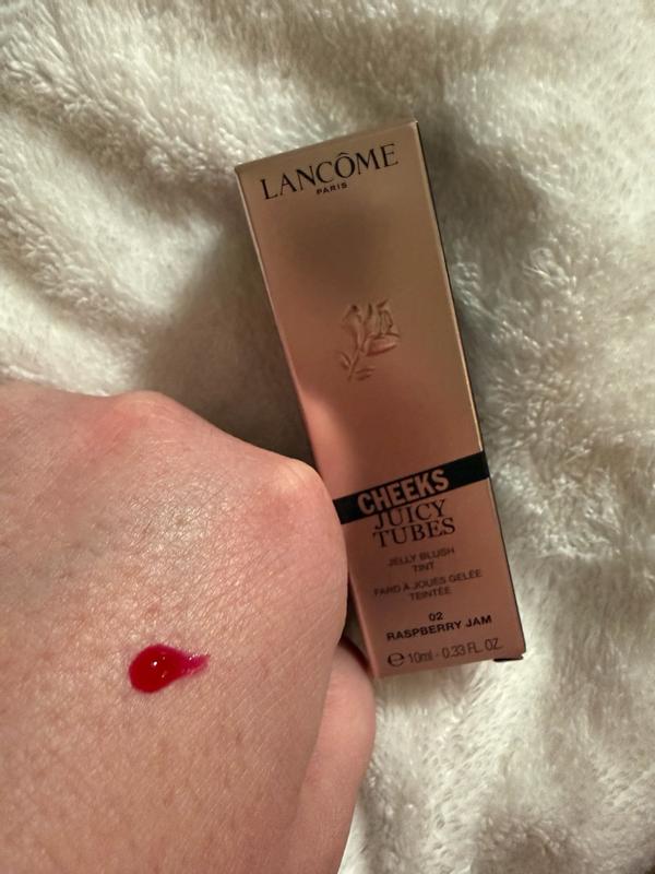 Customer photo for "Great lightweight blush"
