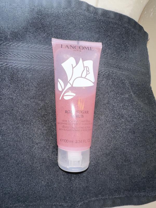 Wash cloths was not used it’s for the background, do not use other exfoliating with this product.