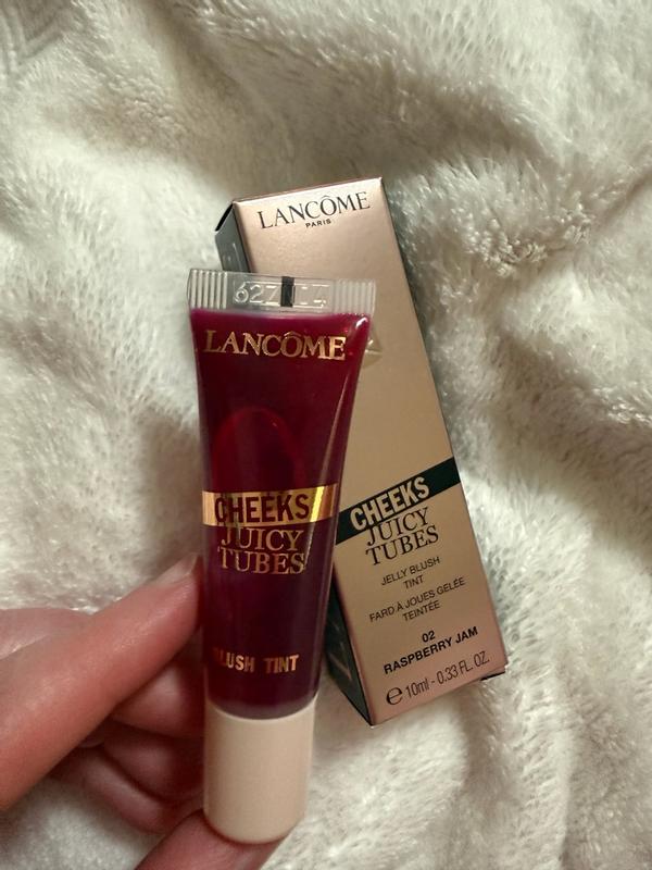 Customer photo for "Great lightweight blush"
