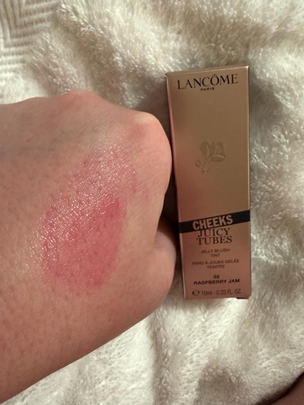 Customer photo for "Great lightweight blush"
