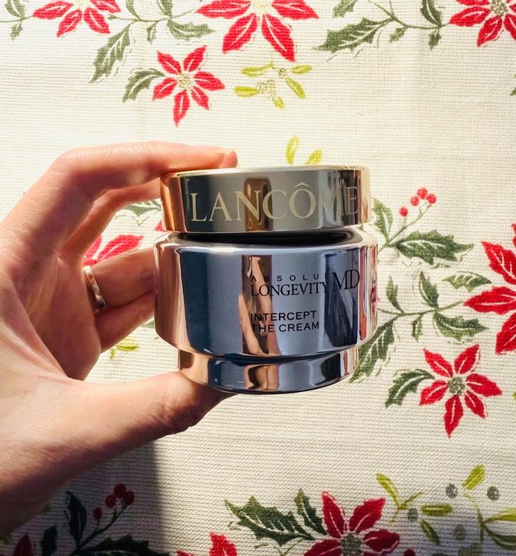 Customer photo for "Must have, no-fuss moisturizer that your skins will love it"