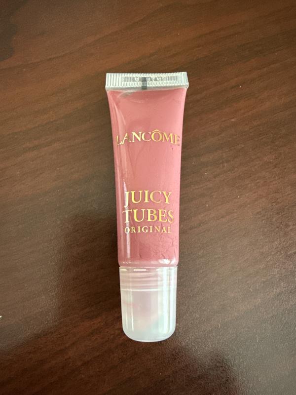 This lipgloss smells sooooo good!