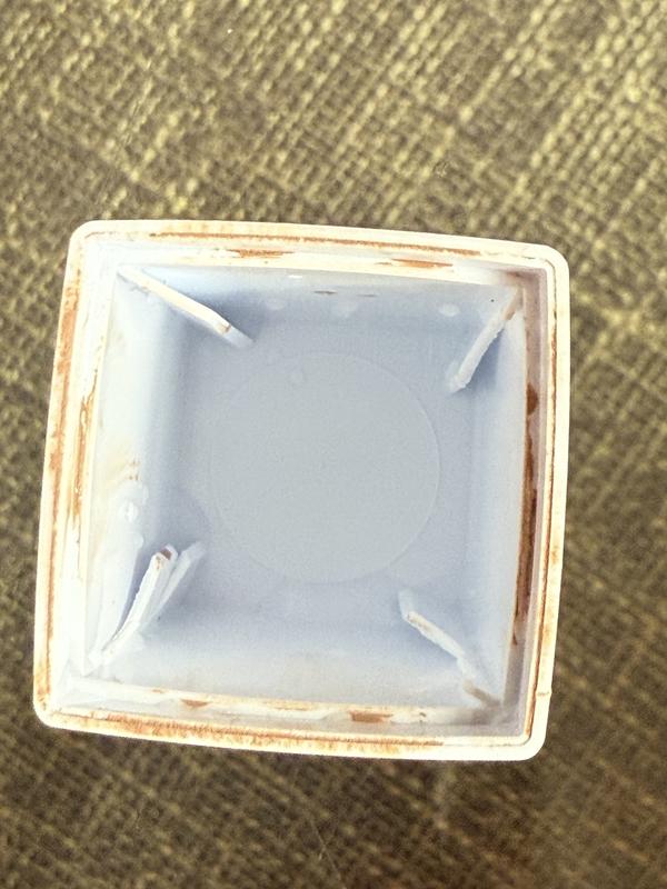 Tabs on inside lid break off.